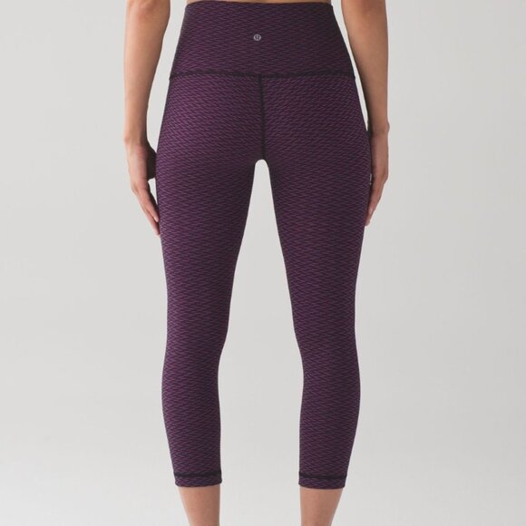 LULULEMON Wunder Under Crop 6 Teeny Tooth Deep Fuchsia Black Womens Size 6 - Picture 4 of 8